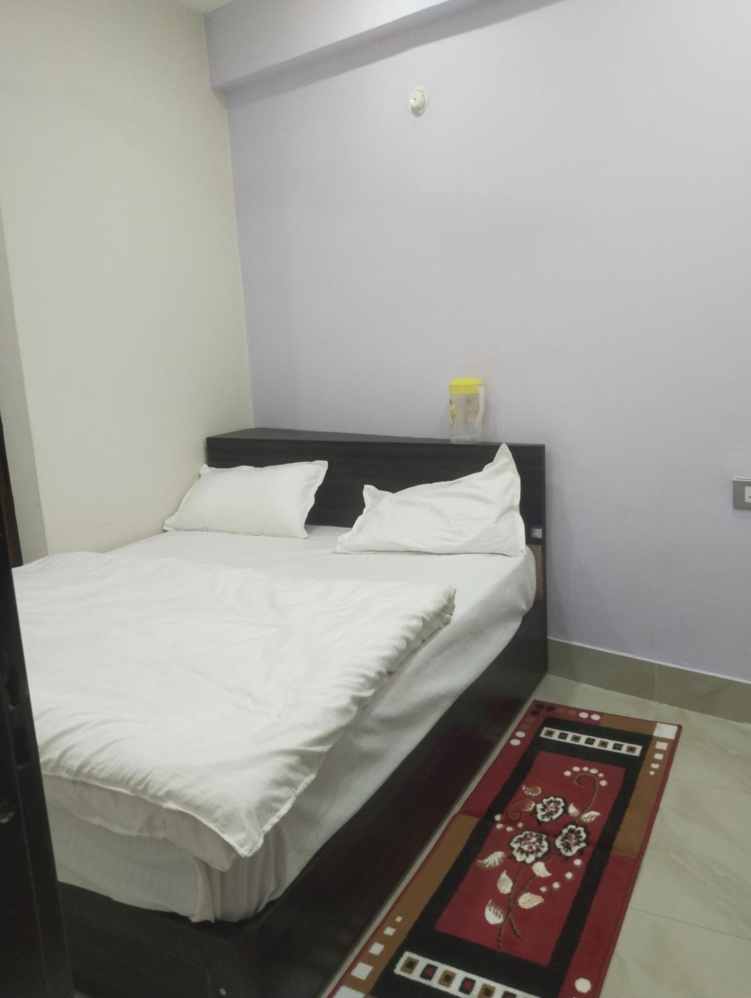 Dixit Residency Hotell Vrindāvan Exteriör bild