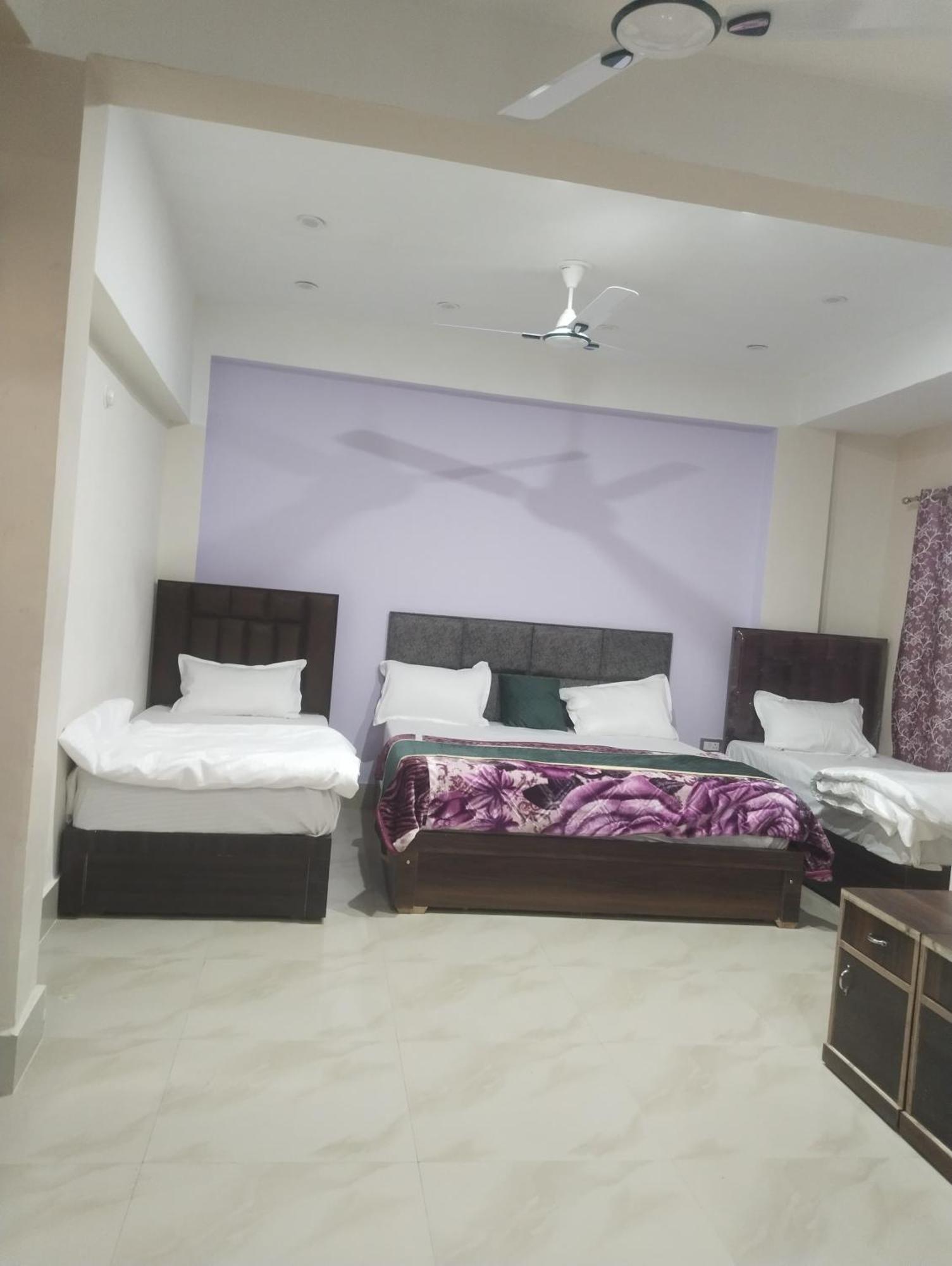 Dixit Residency Hotell Vrindāvan Exteriör bild