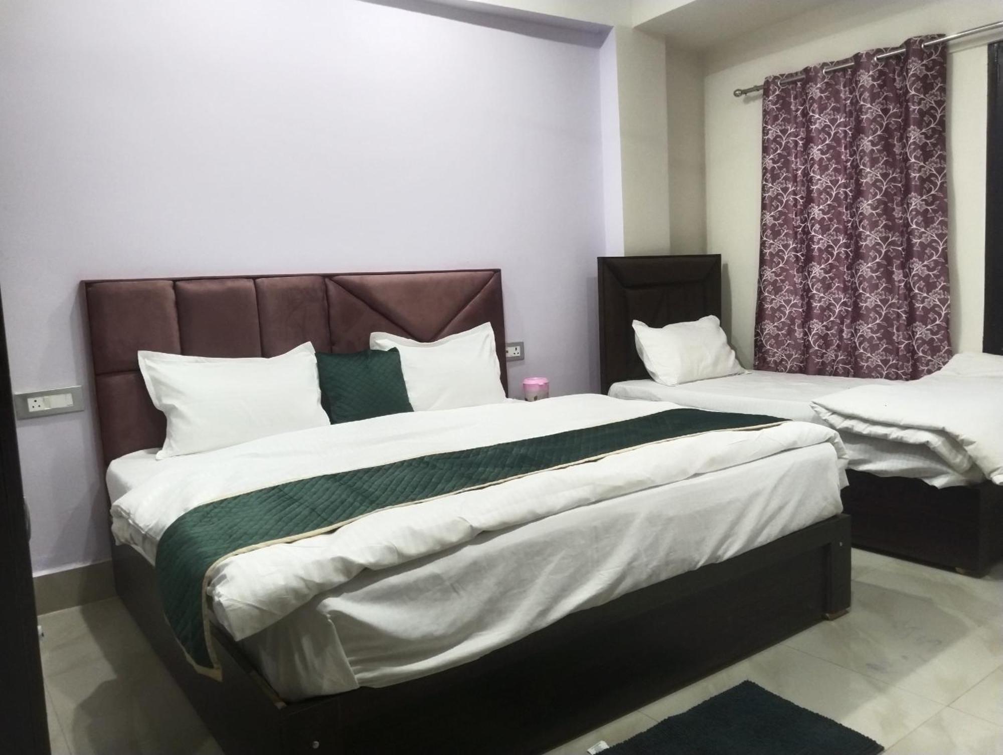 Dixit Residency Hotell Vrindāvan Exteriör bild