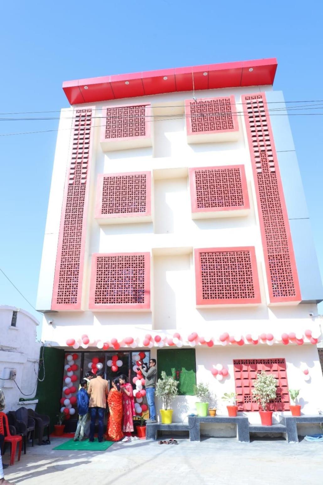 Dixit Residency Hotell Vrindāvan Exteriör bild