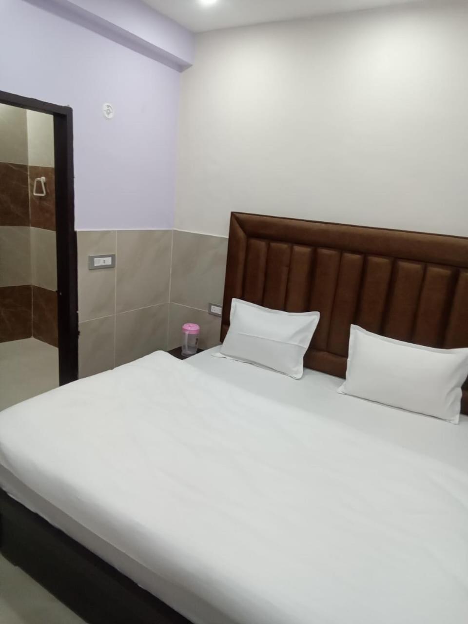 Dixit Residency Hotell Vrindāvan Exteriör bild