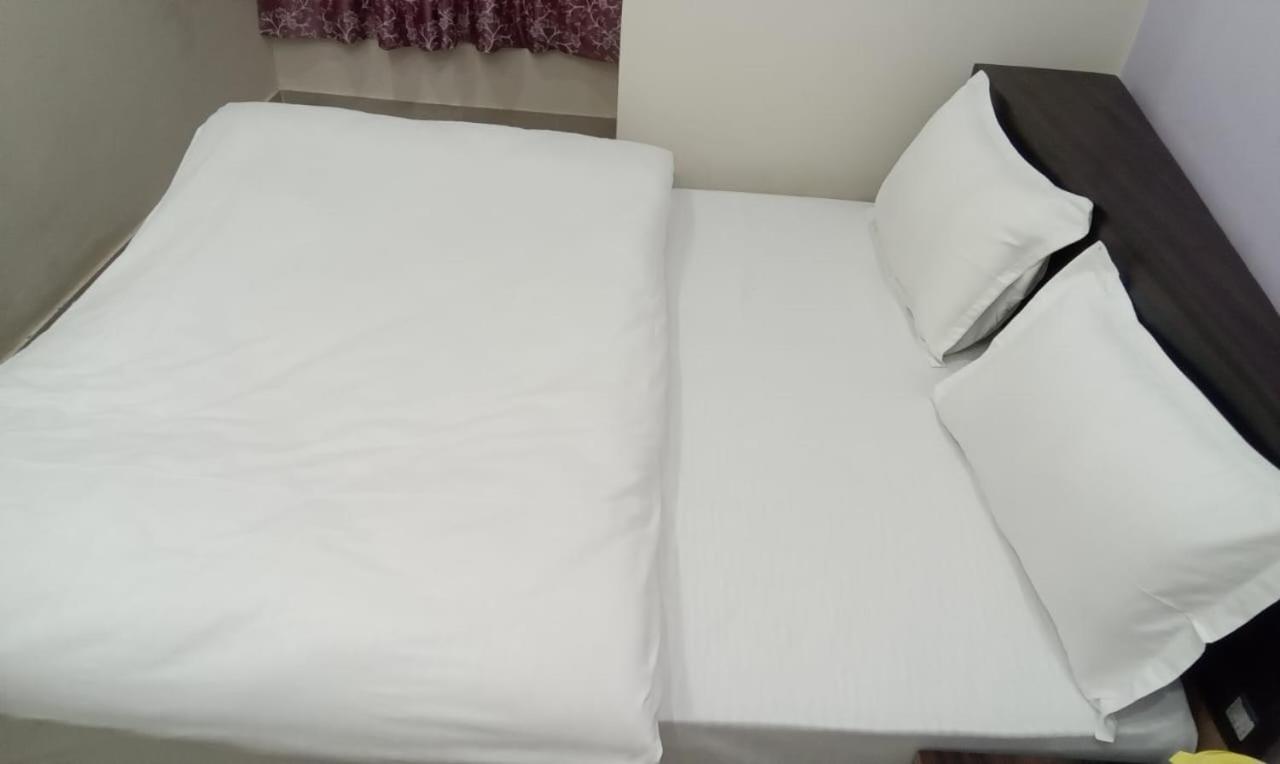 Dixit Residency Hotell Vrindāvan Exteriör bild