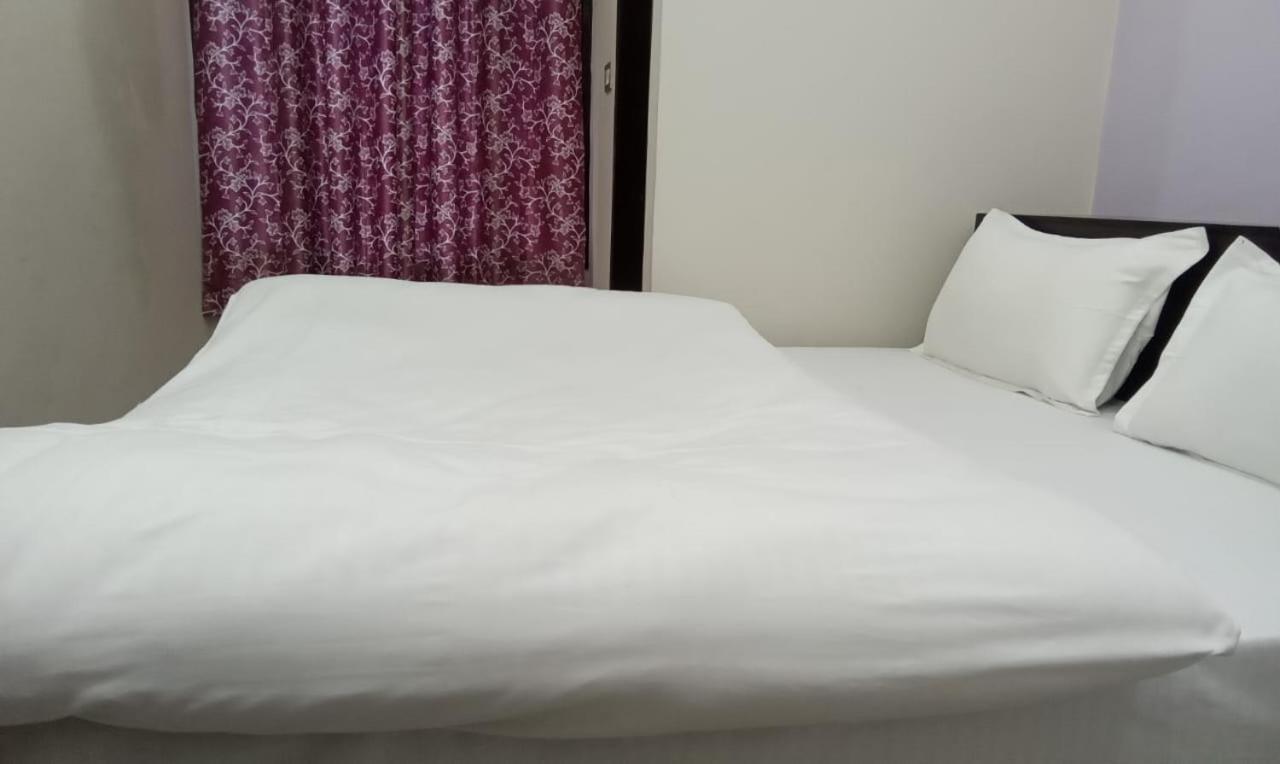 Dixit Residency Hotell Vrindāvan Exteriör bild