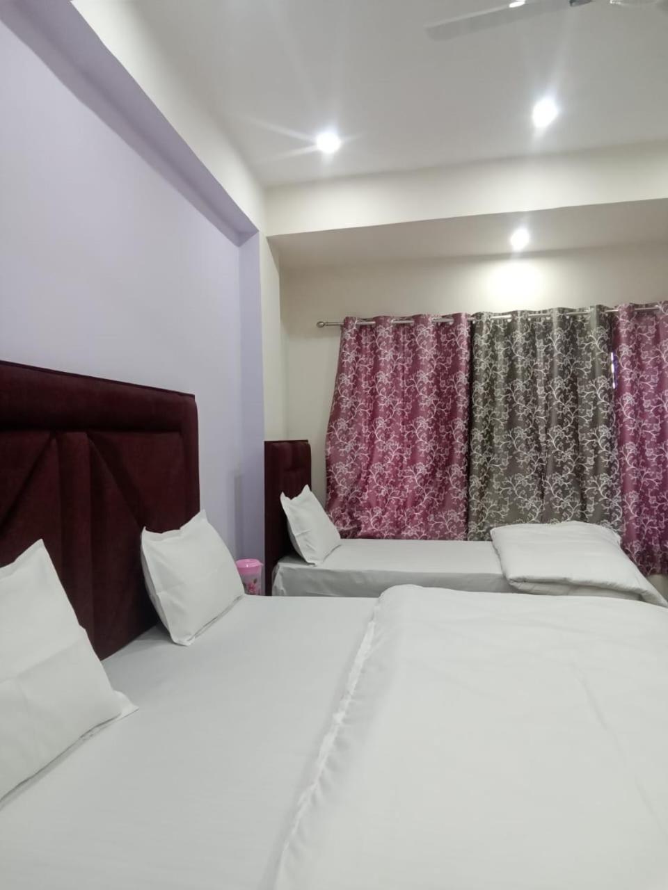 Dixit Residency Hotell Vrindāvan Exteriör bild