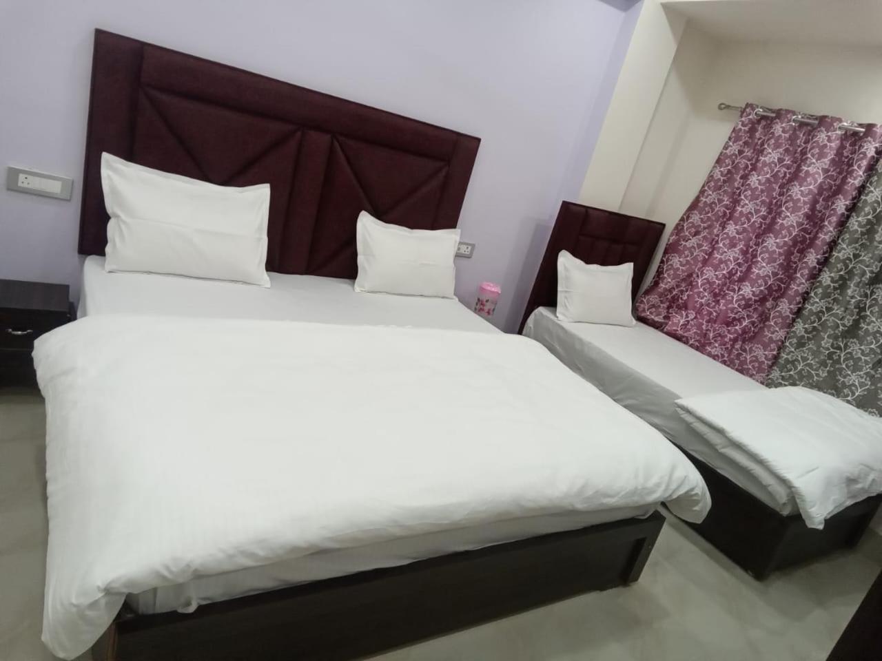 Dixit Residency Hotell Vrindāvan Exteriör bild