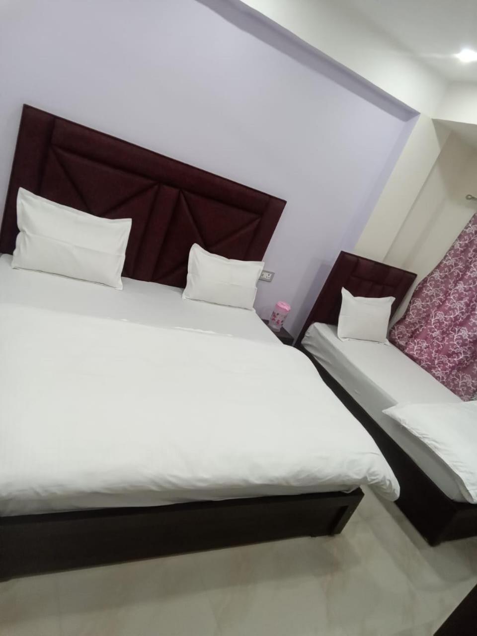 Dixit Residency Hotell Vrindāvan Exteriör bild