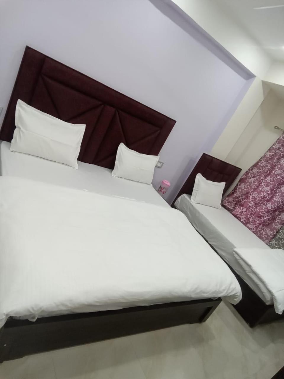 Dixit Residency Hotell Vrindāvan Exteriör bild