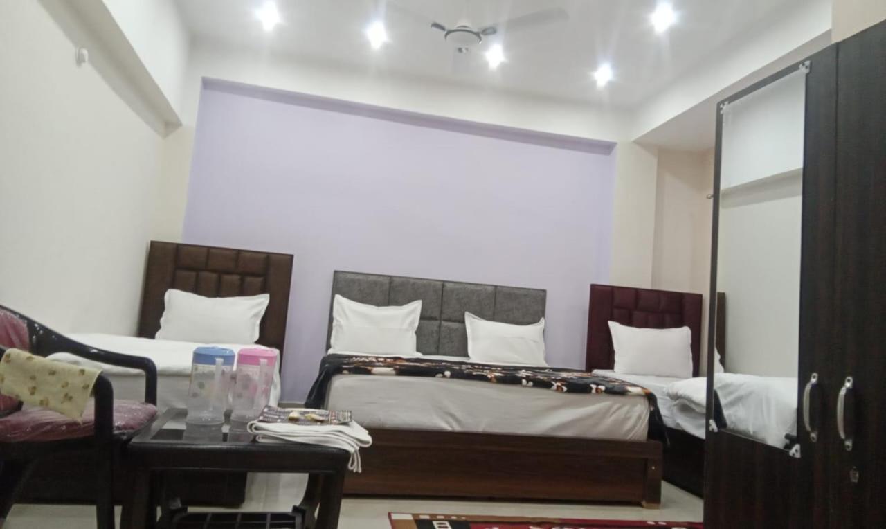 Dixit Residency Hotell Vrindāvan Exteriör bild