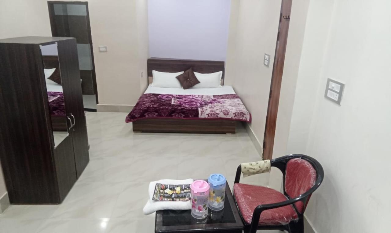 Dixit Residency Hotell Vrindāvan Exteriör bild