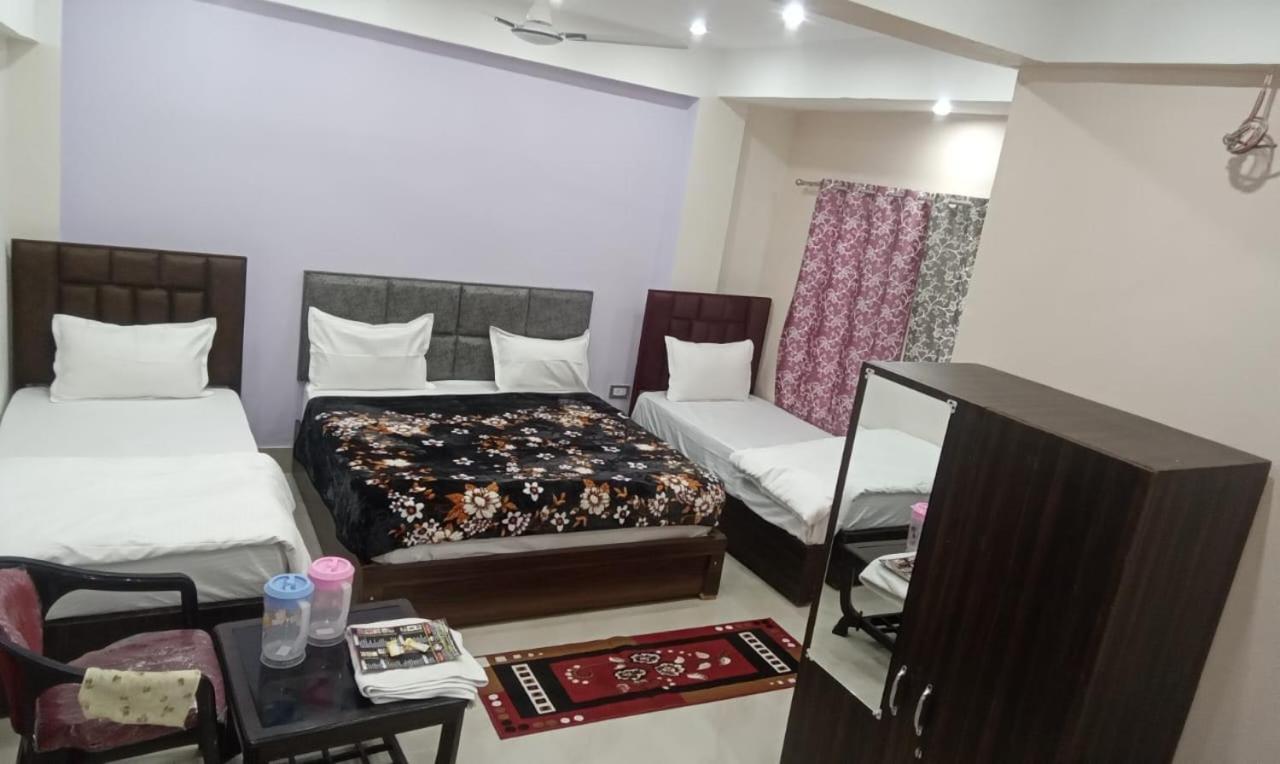 Dixit Residency Hotell Vrindāvan Exteriör bild