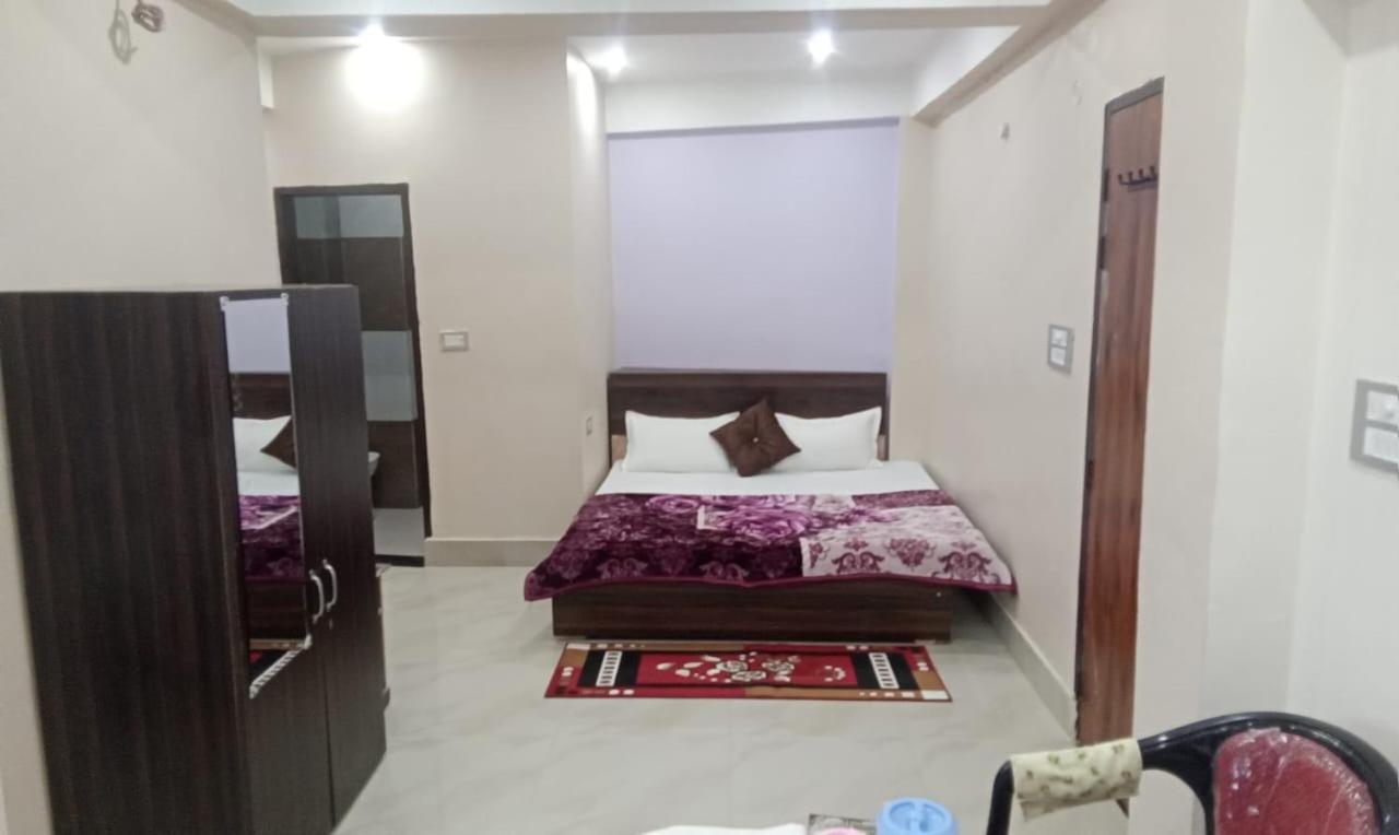 Dixit Residency Hotell Vrindāvan Exteriör bild