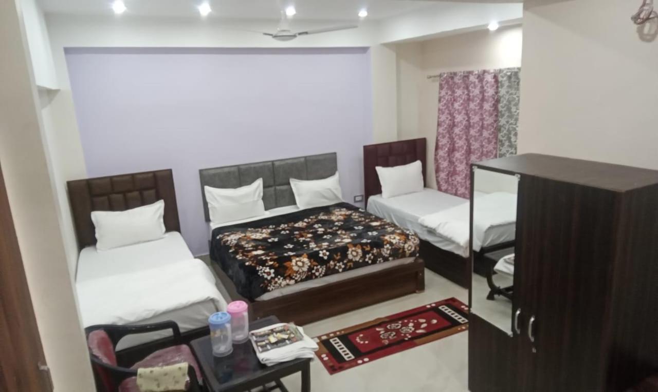 Dixit Residency Hotell Vrindāvan Exteriör bild