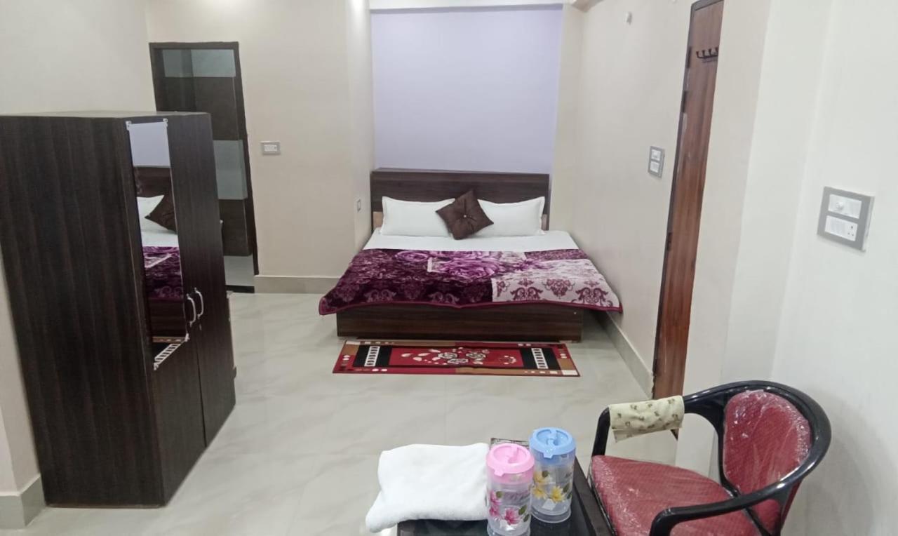 Dixit Residency Hotell Vrindāvan Exteriör bild