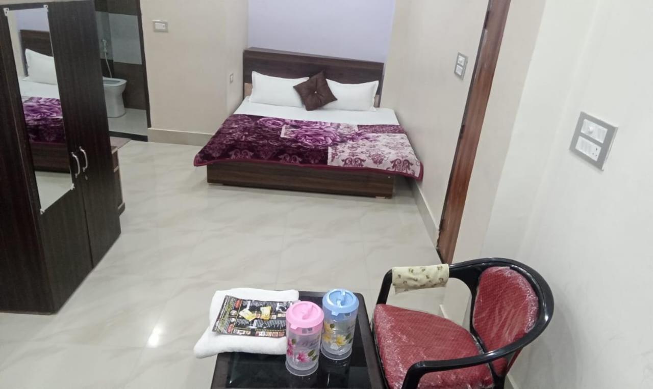 Dixit Residency Hotell Vrindāvan Exteriör bild